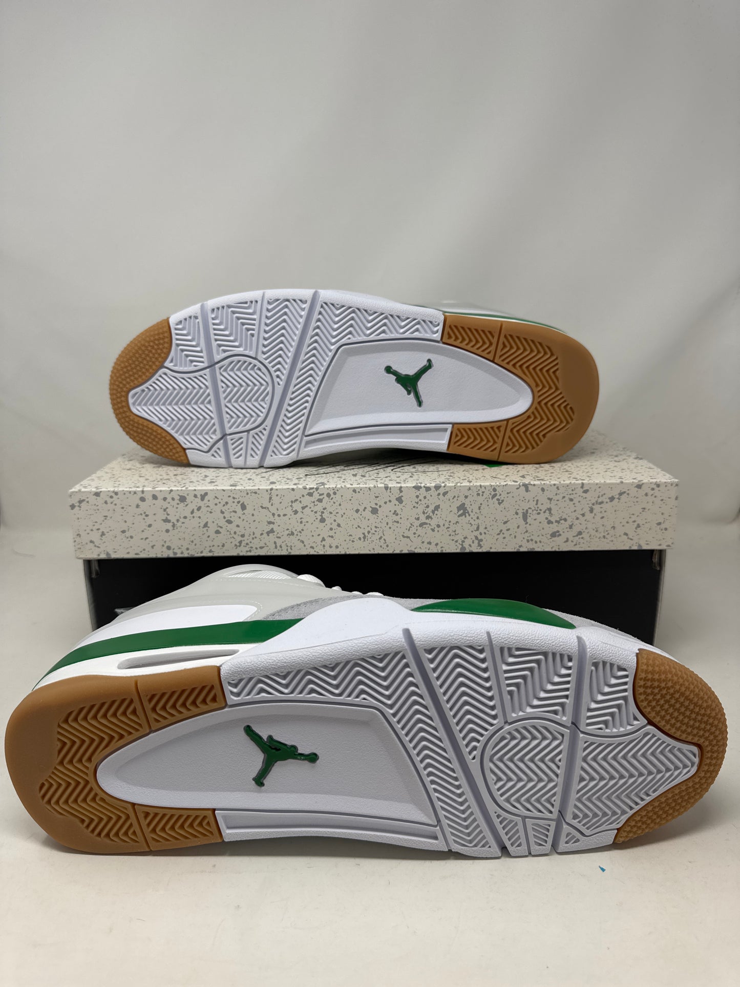 Jordan 4 RM
Pine Green