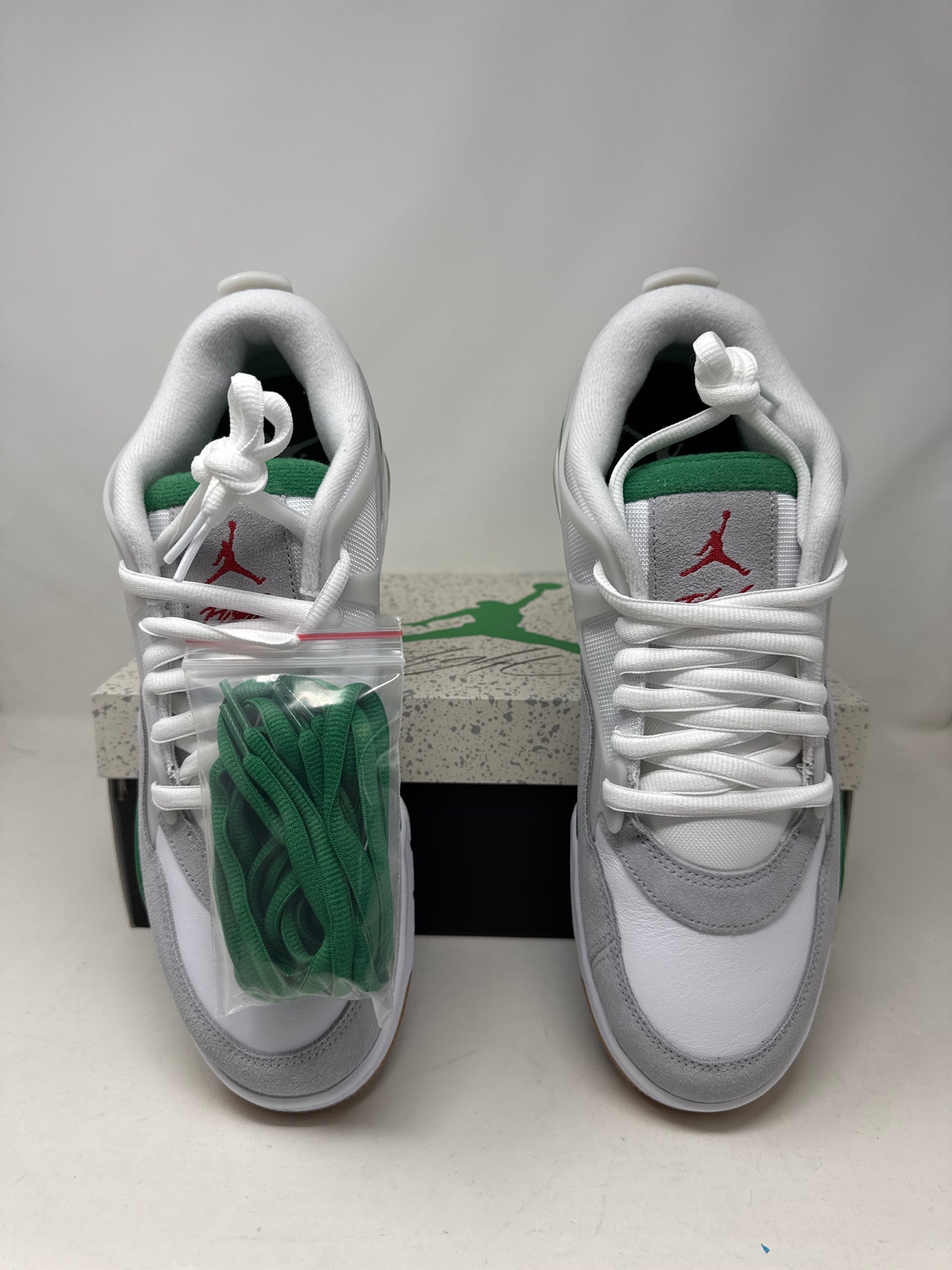 Jordan 4 RM
Pine Green