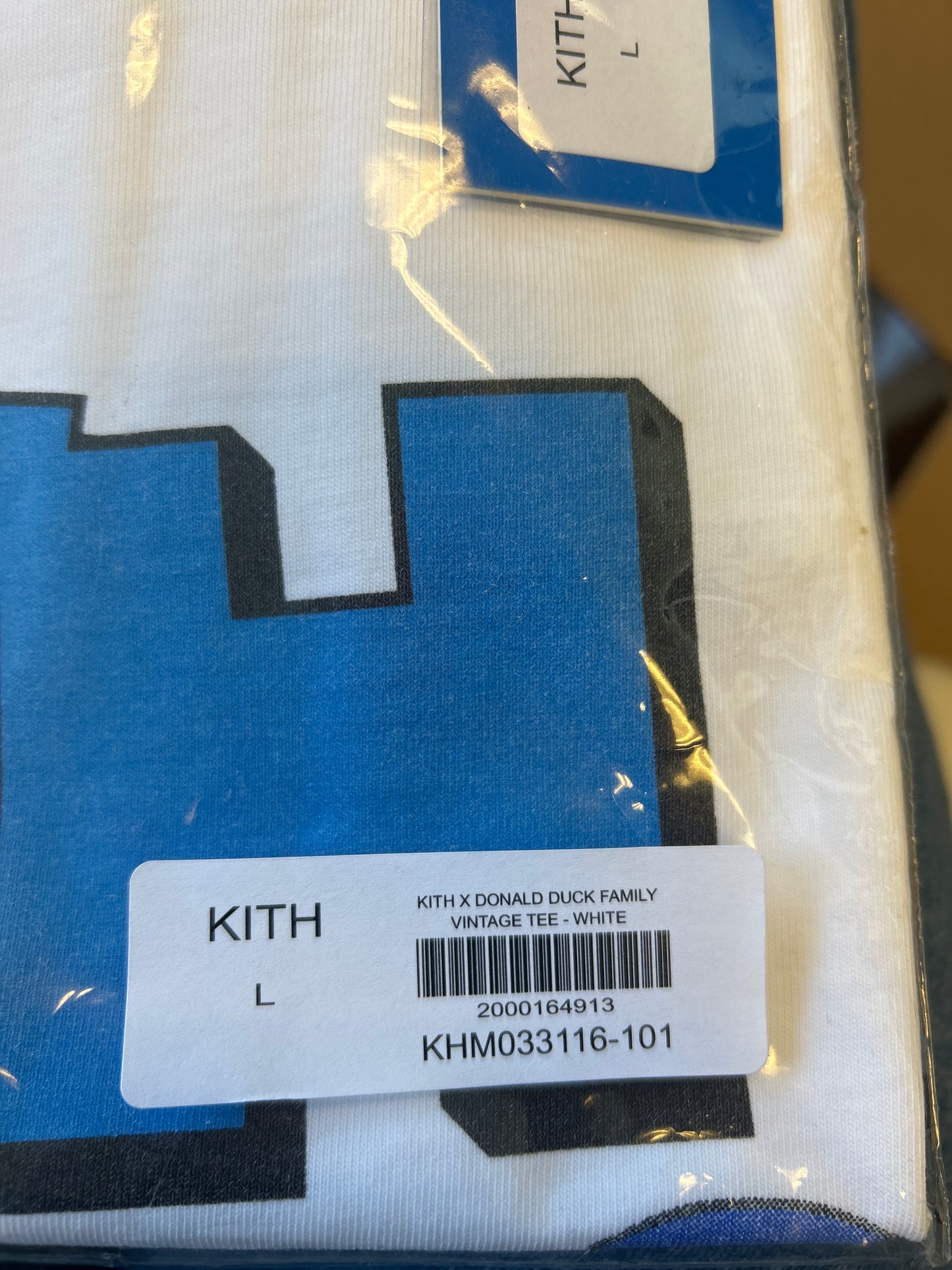 Kith x Donald Duck Family Vintage Tee Size L