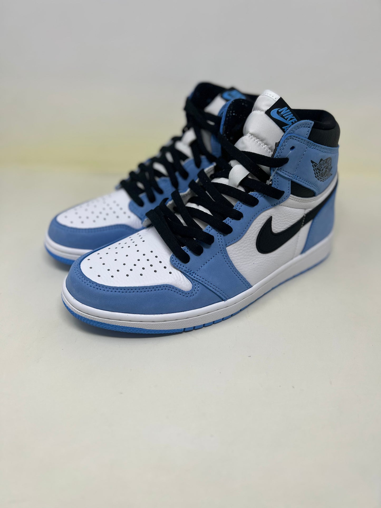 Nike Air Jordan 1 High 'University Blue'