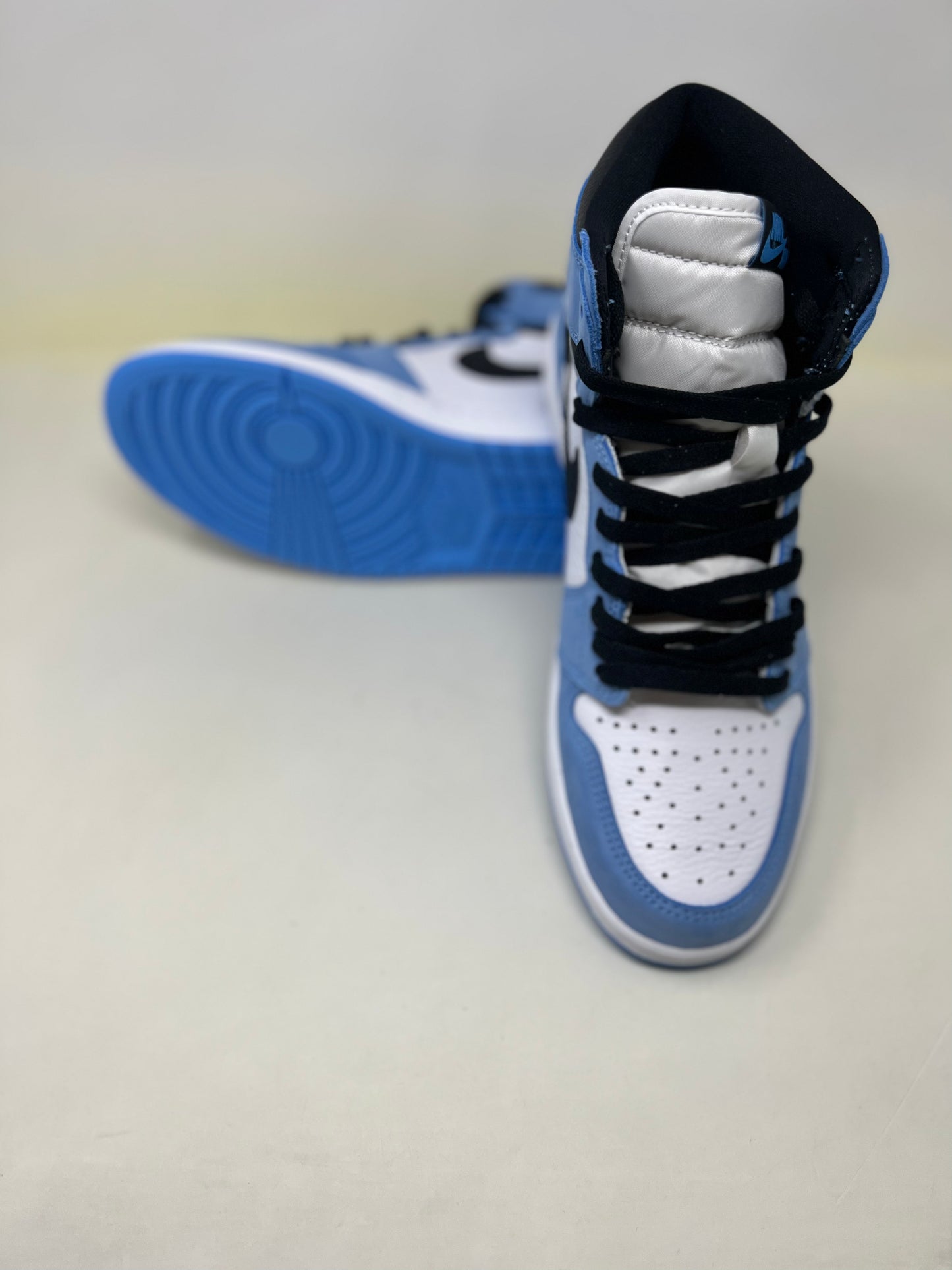 Nike Air Jordan 1 High 'University Blue'