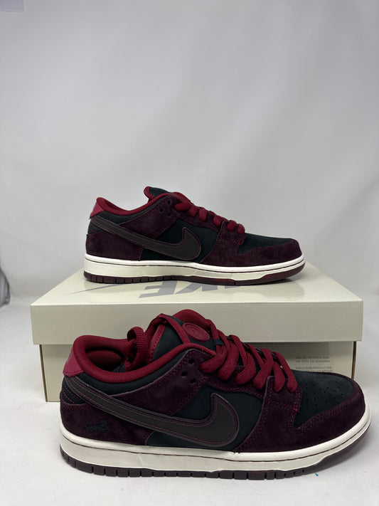 Nike SB Dunk Low, Riot Skateshop