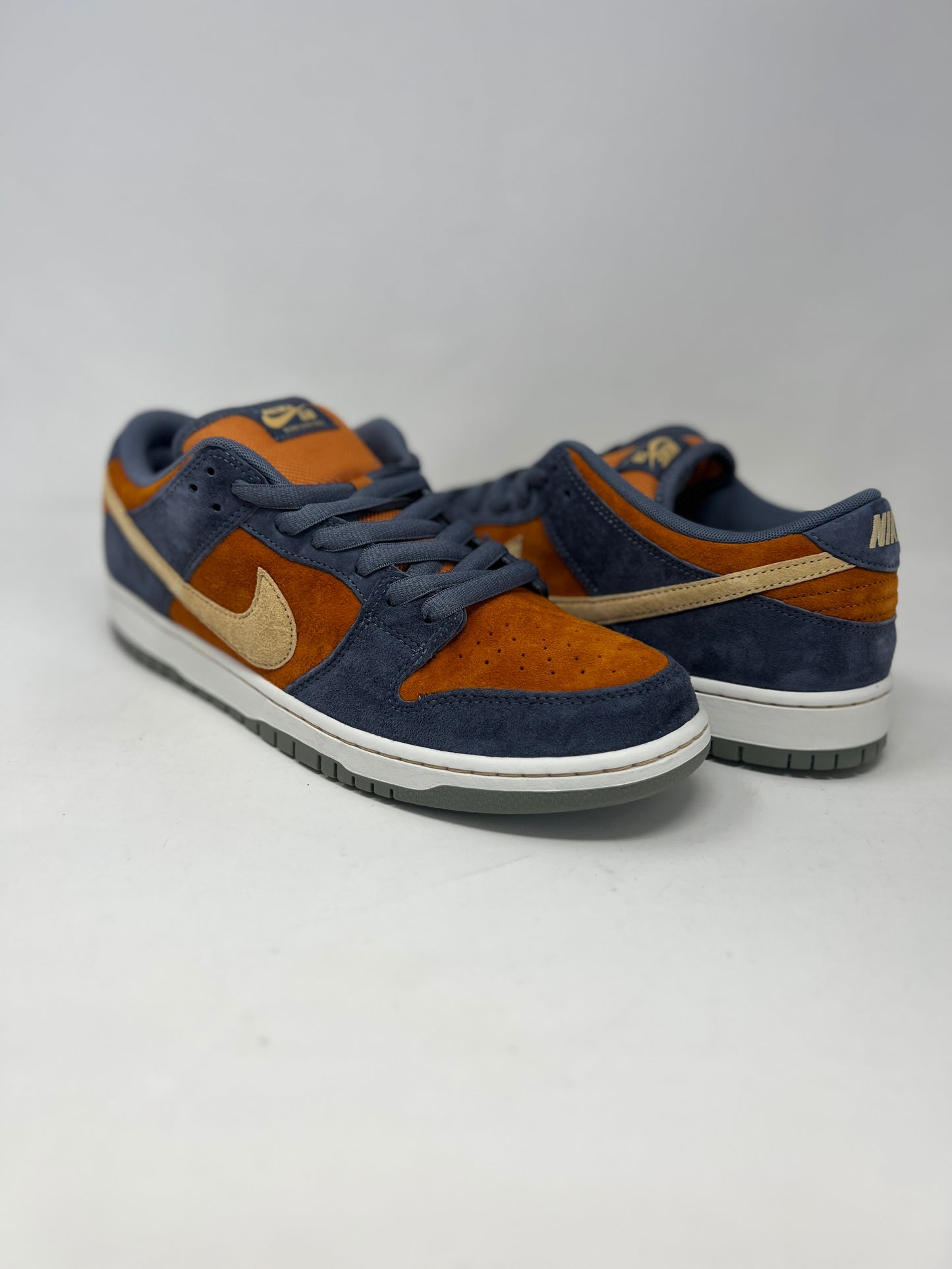 Nike SB Dunk Low 'Light Carbon Monarch'