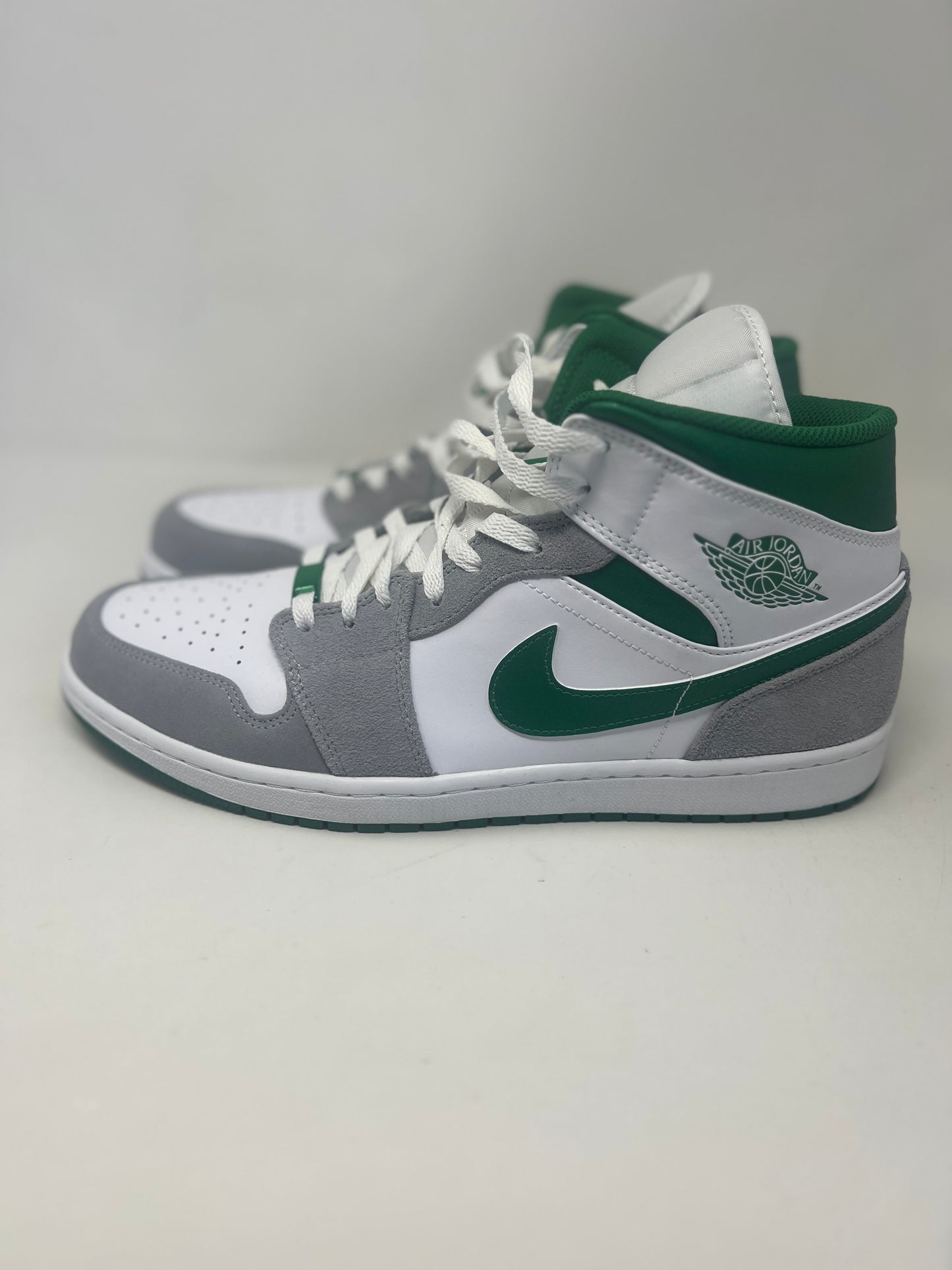 Nike Air Jordan 1 Mid SE ‘Pine Green’