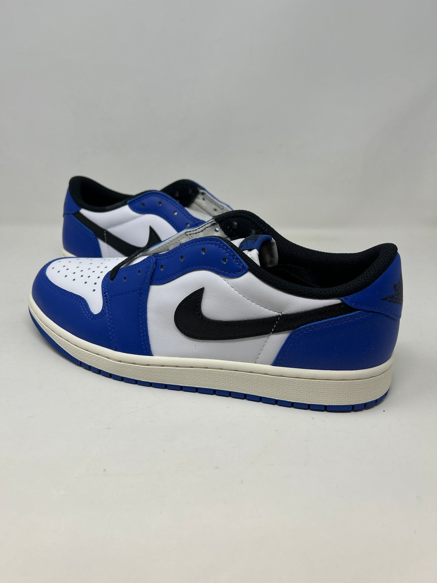 Jordan 1 retro low game royal