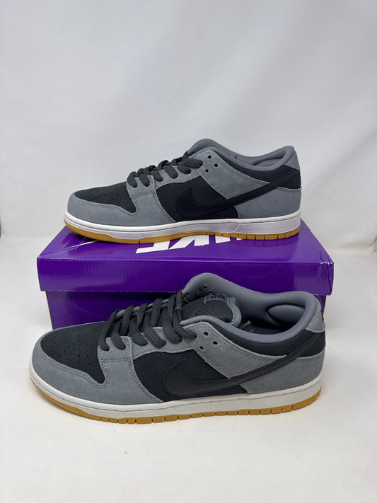 Nike SB Dunk Low
Dark Smoke Grey