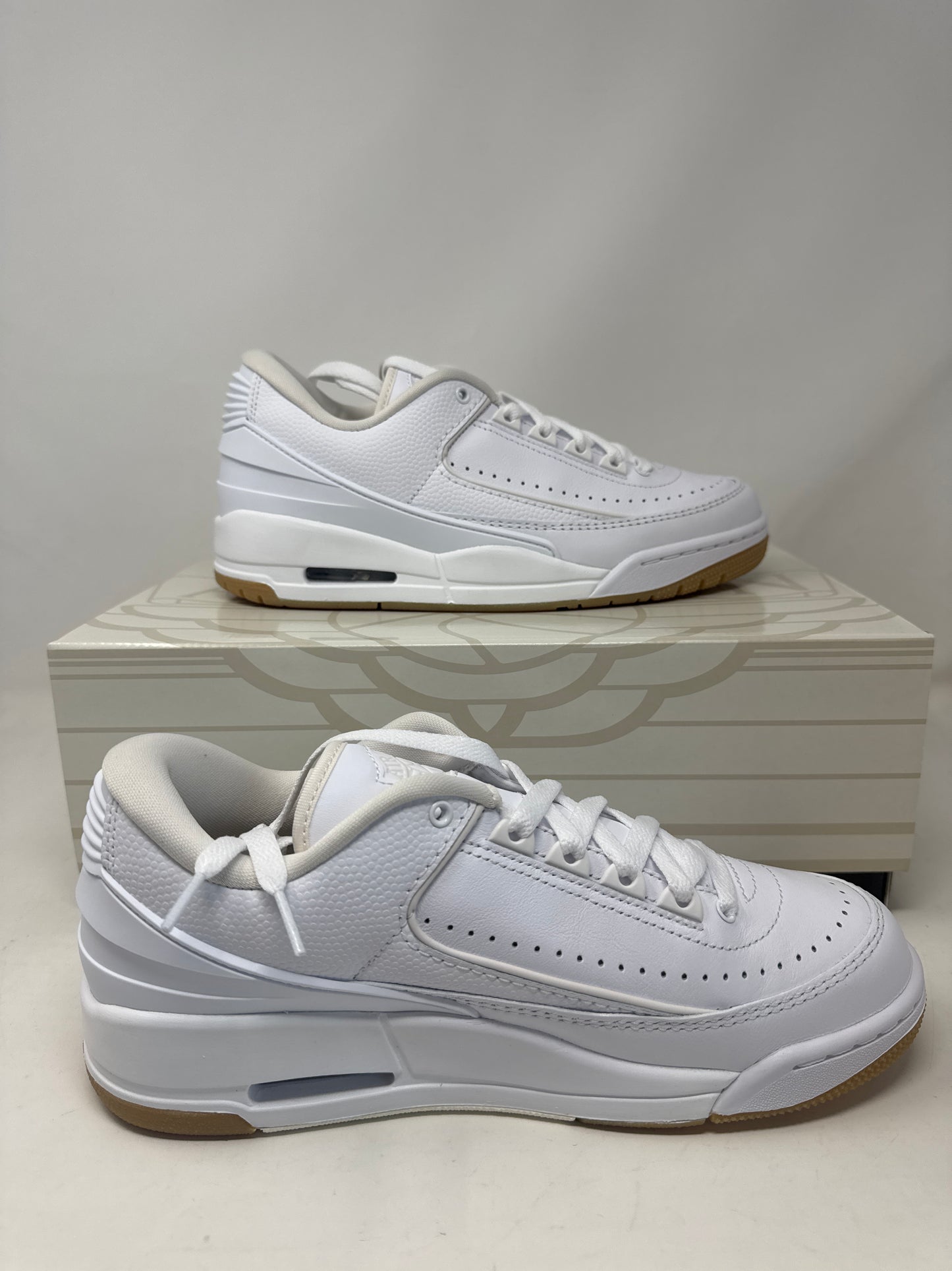 Wmns Jordan 2/3 white gum