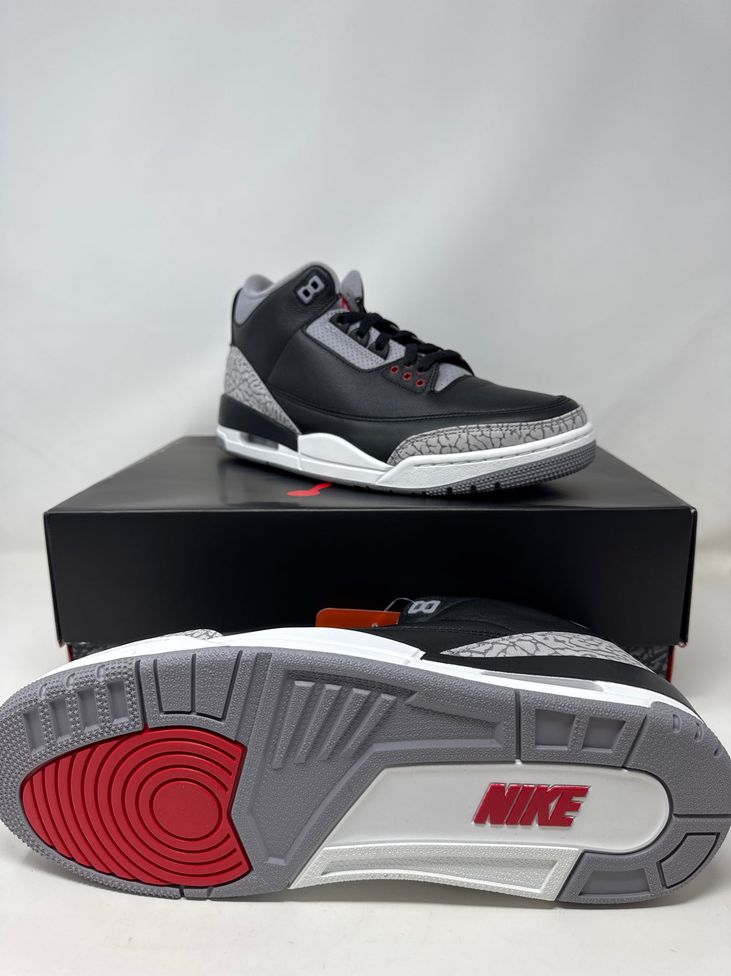 Air Jordan 4 Retro (Black/Fire Red)