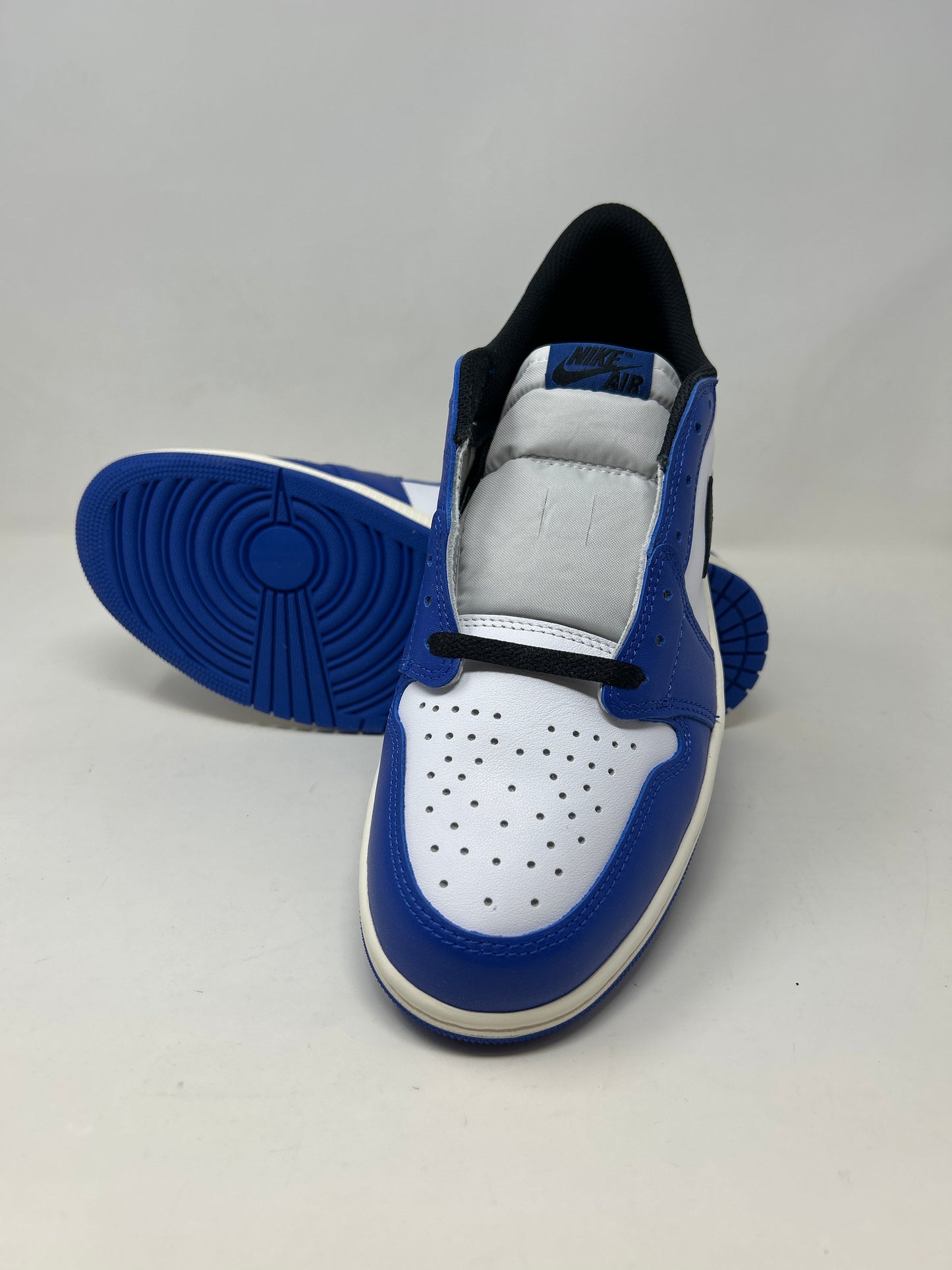 Jordan 1 retro low game royal