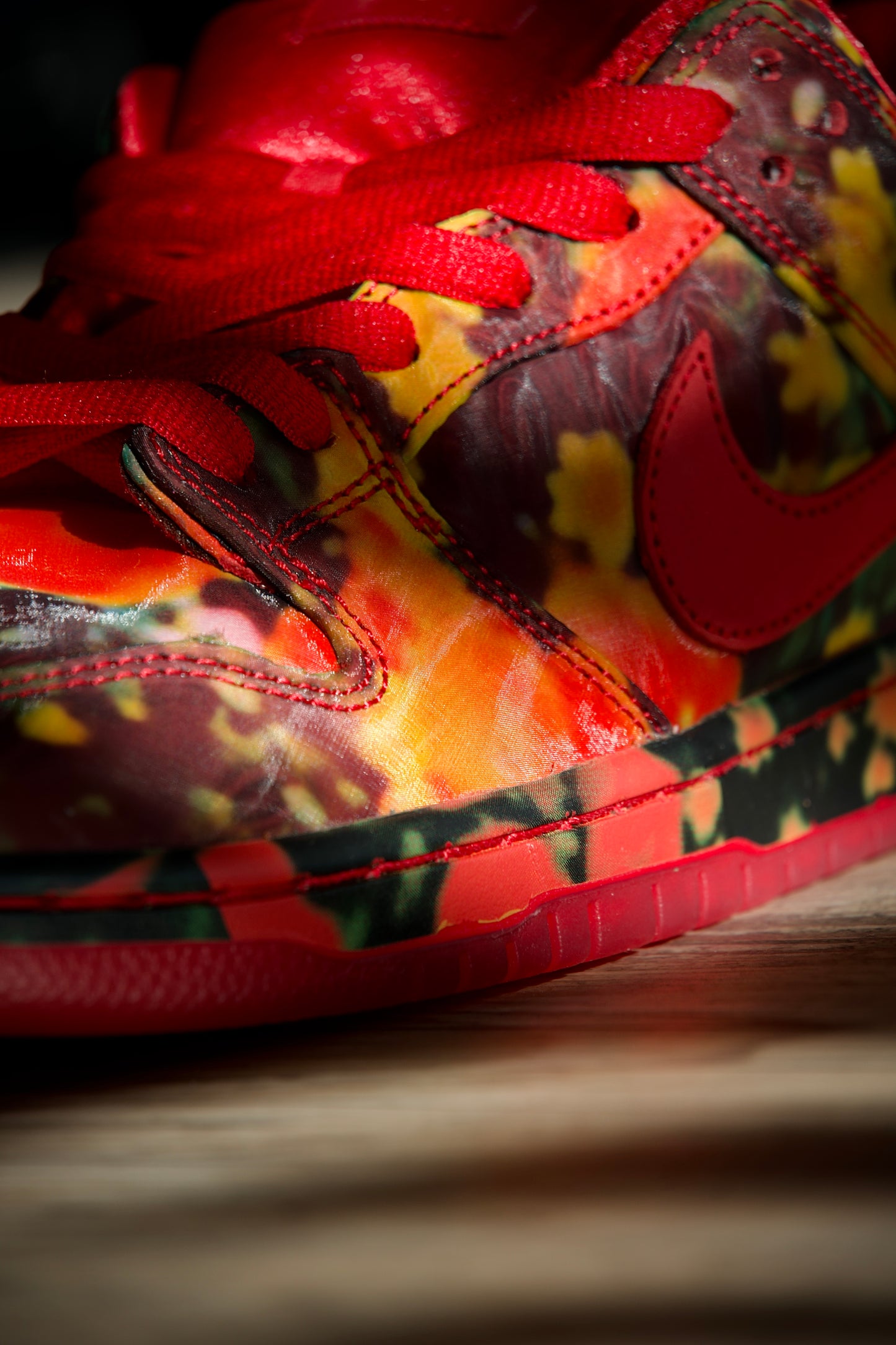 Nike SB Dunk Low The Wizard of Oz Poppy Field