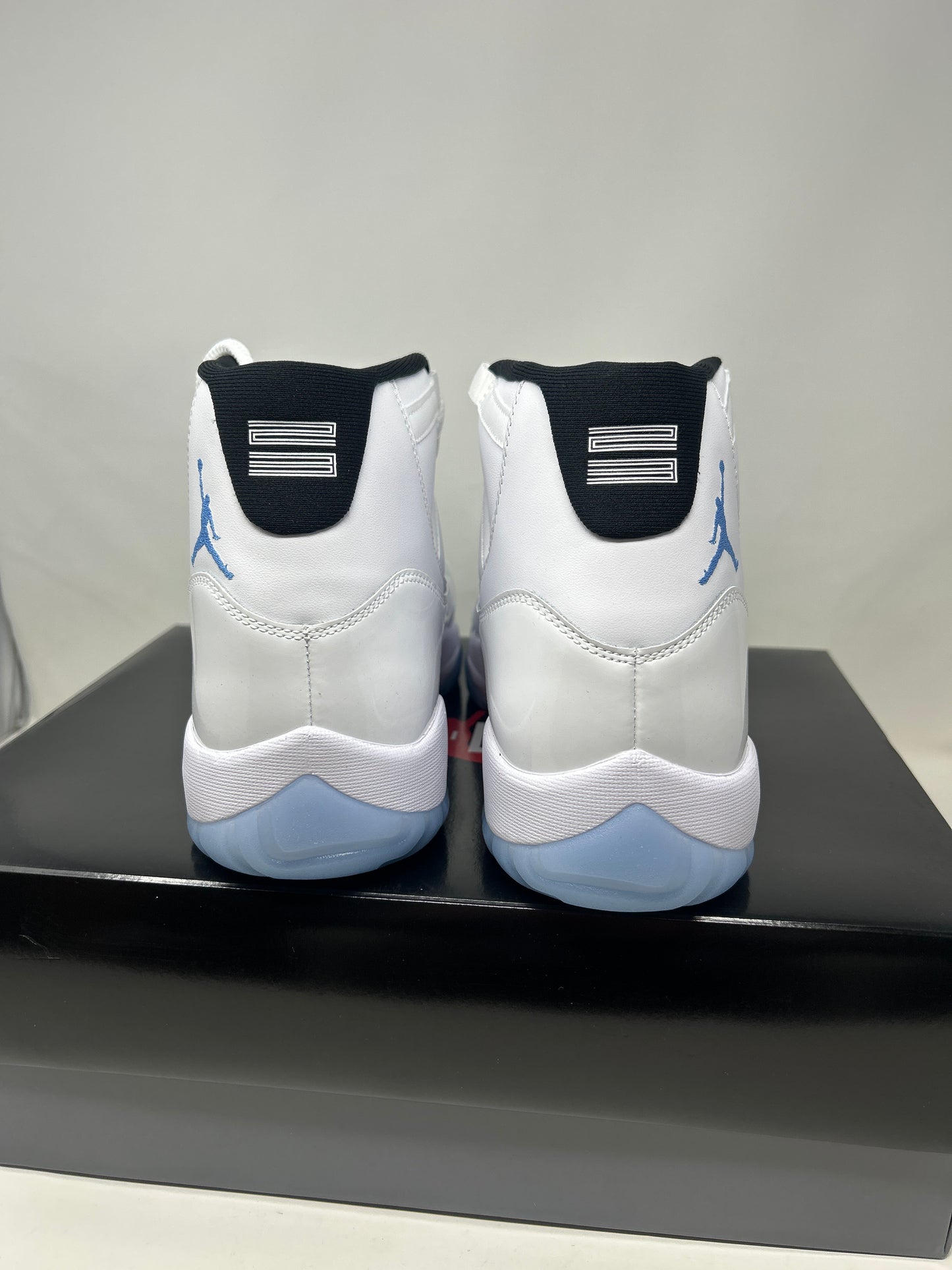 Jordan 11 Retro Legend Blue