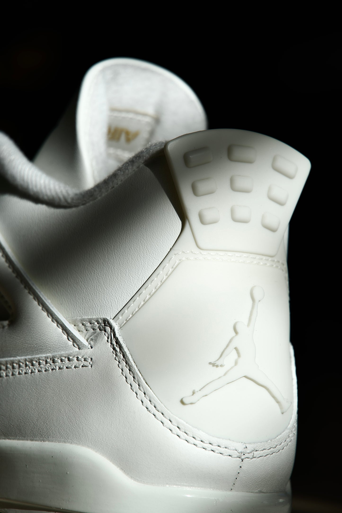 Jordan 4 Retro Metallic Gold (Women's)