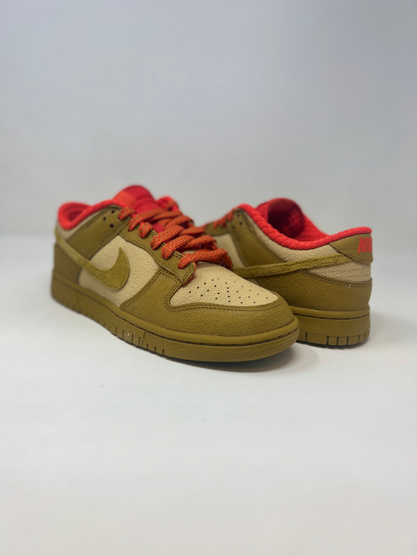 Wmns Nike Dunk Low ‘Bronzine Picante Red’