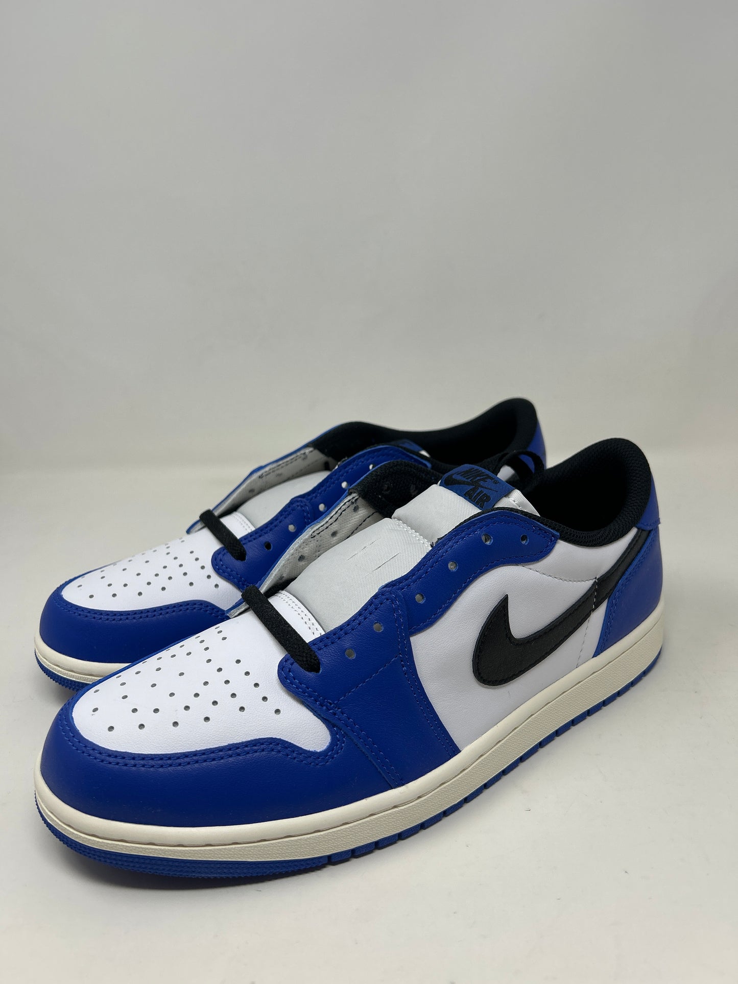 Jordan 1 retro low game royal