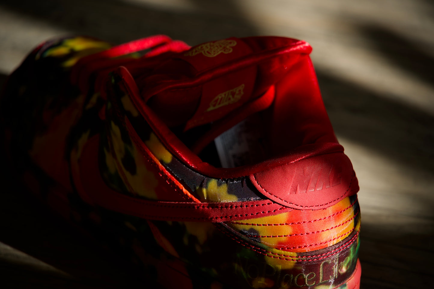 Nike SB Dunk Low The Wizard of Oz Poppy Field