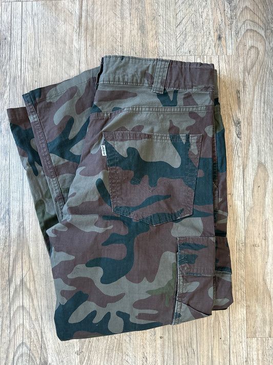 Levi’s Camo Cargos 33W