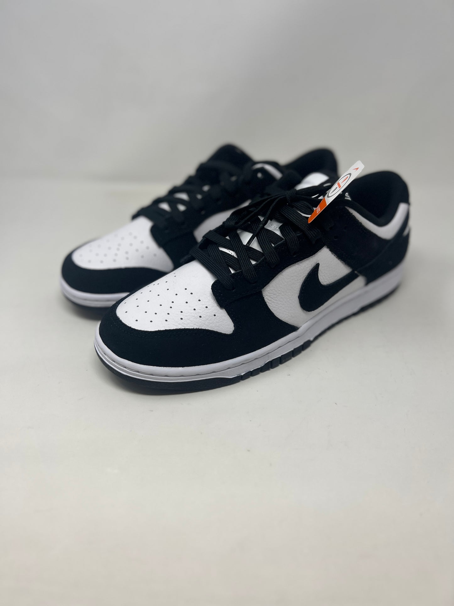 Nike Dunk Low Retro SE ‘Suede Panda’