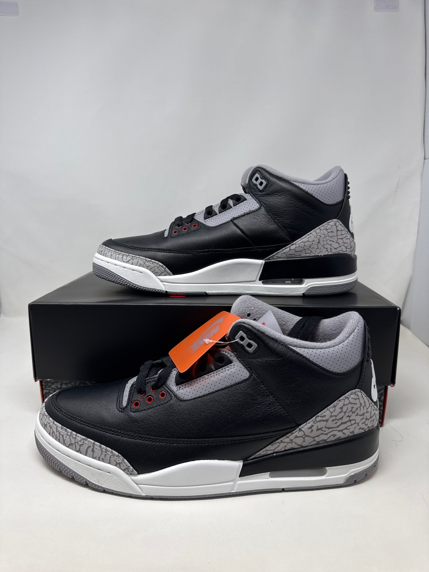 Air Jordan 4 Retro (Black/Fire Red)