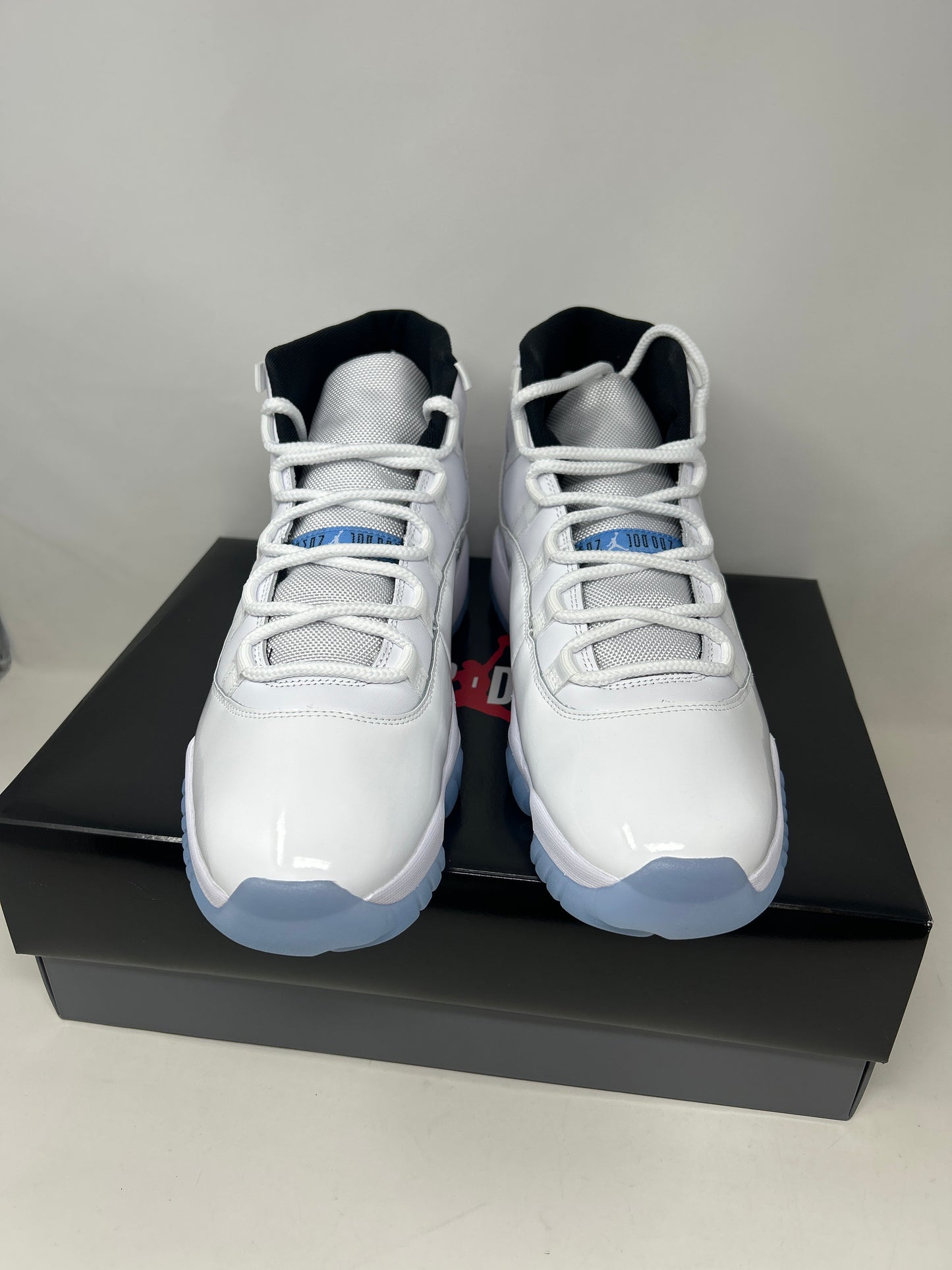 Jordan 11 Retro Legend Blue