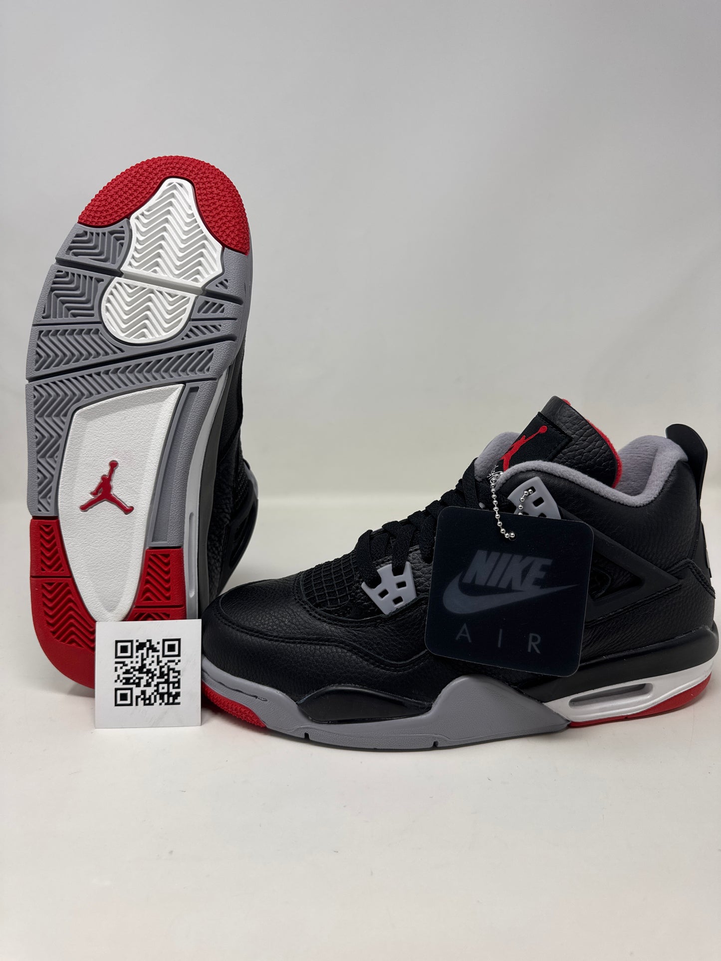 Air Jordan 4 Retro (Black/Fire Red)