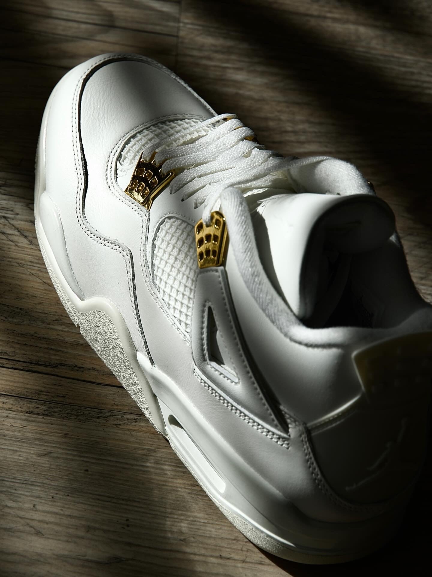 Jordan 4 Retro Metallic Gold (Women's)