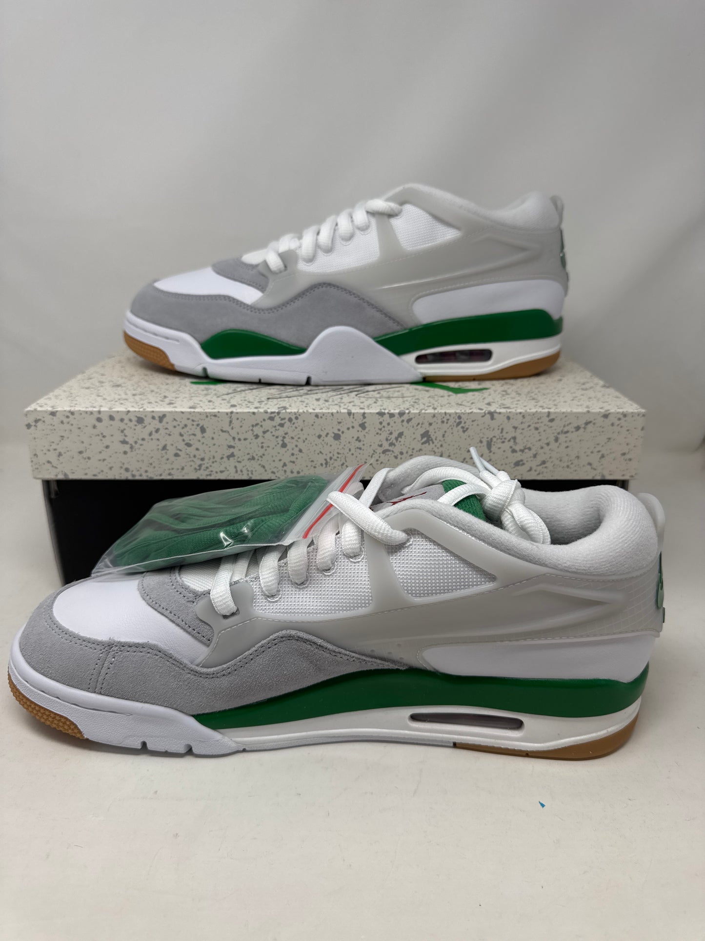Jordan 4 RM
Pine Green