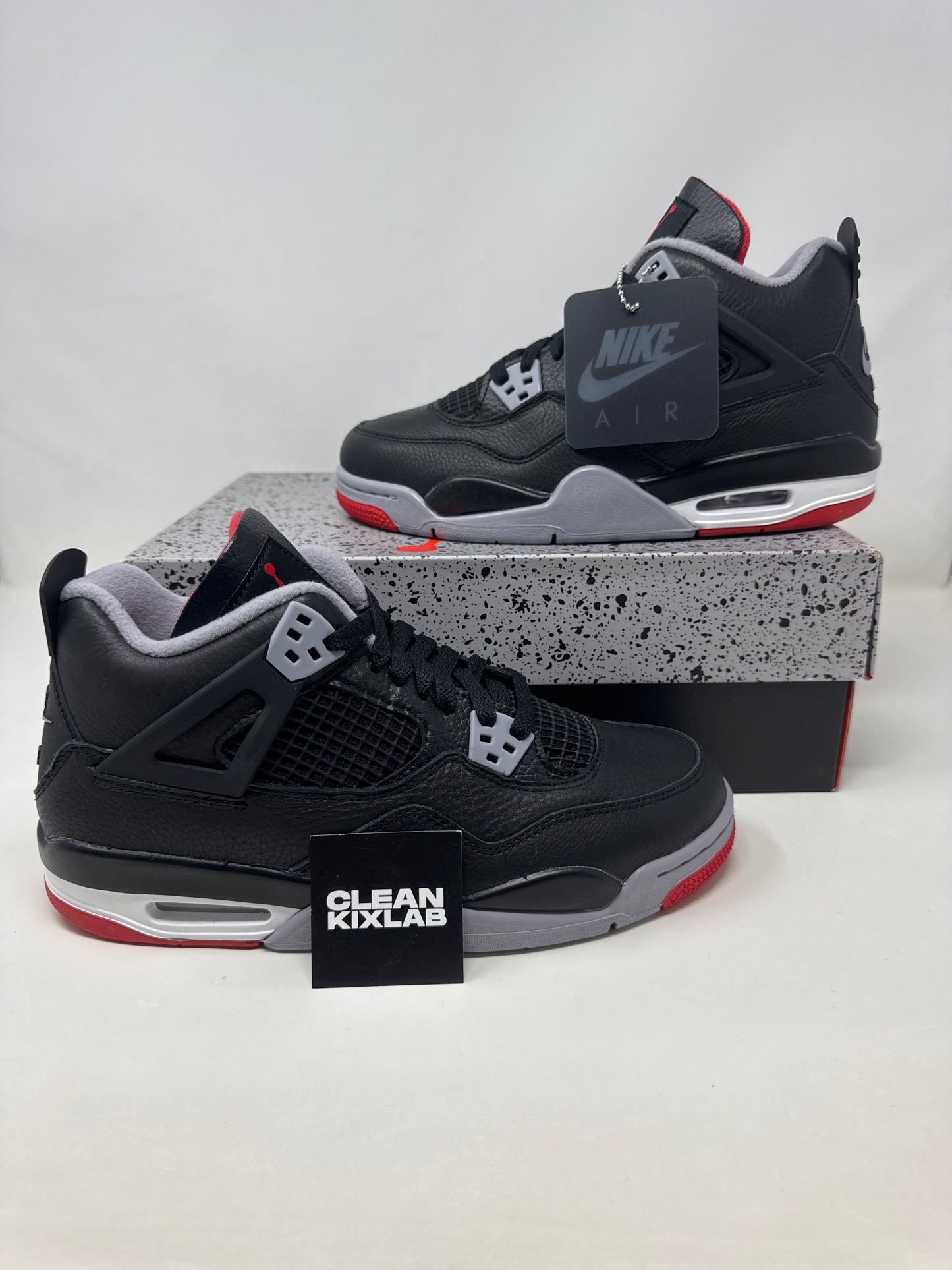 Air Jordan 4 Retro (Black/Fire Red)