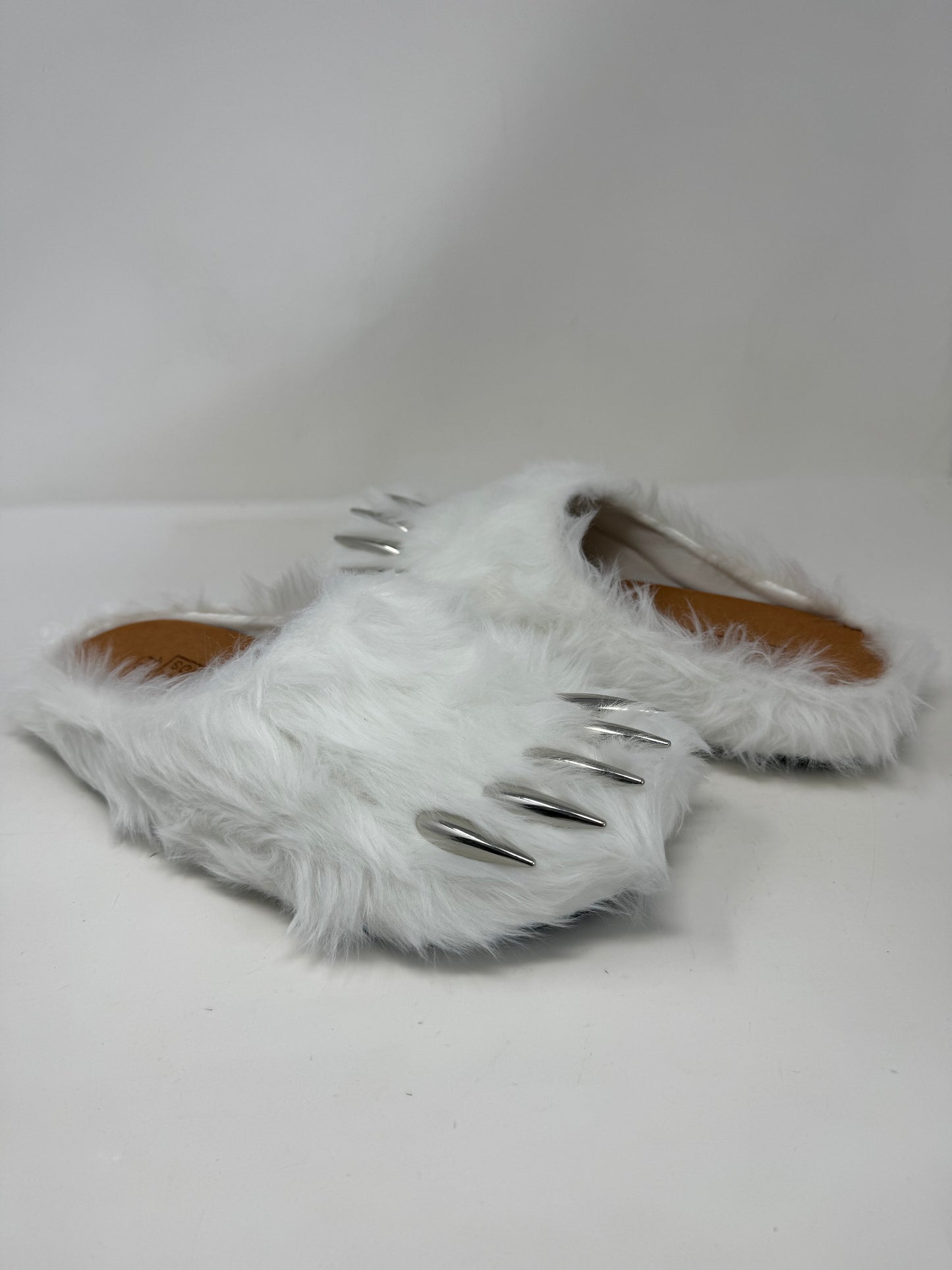 Bravest Studios Bear Claw Mule 'White'