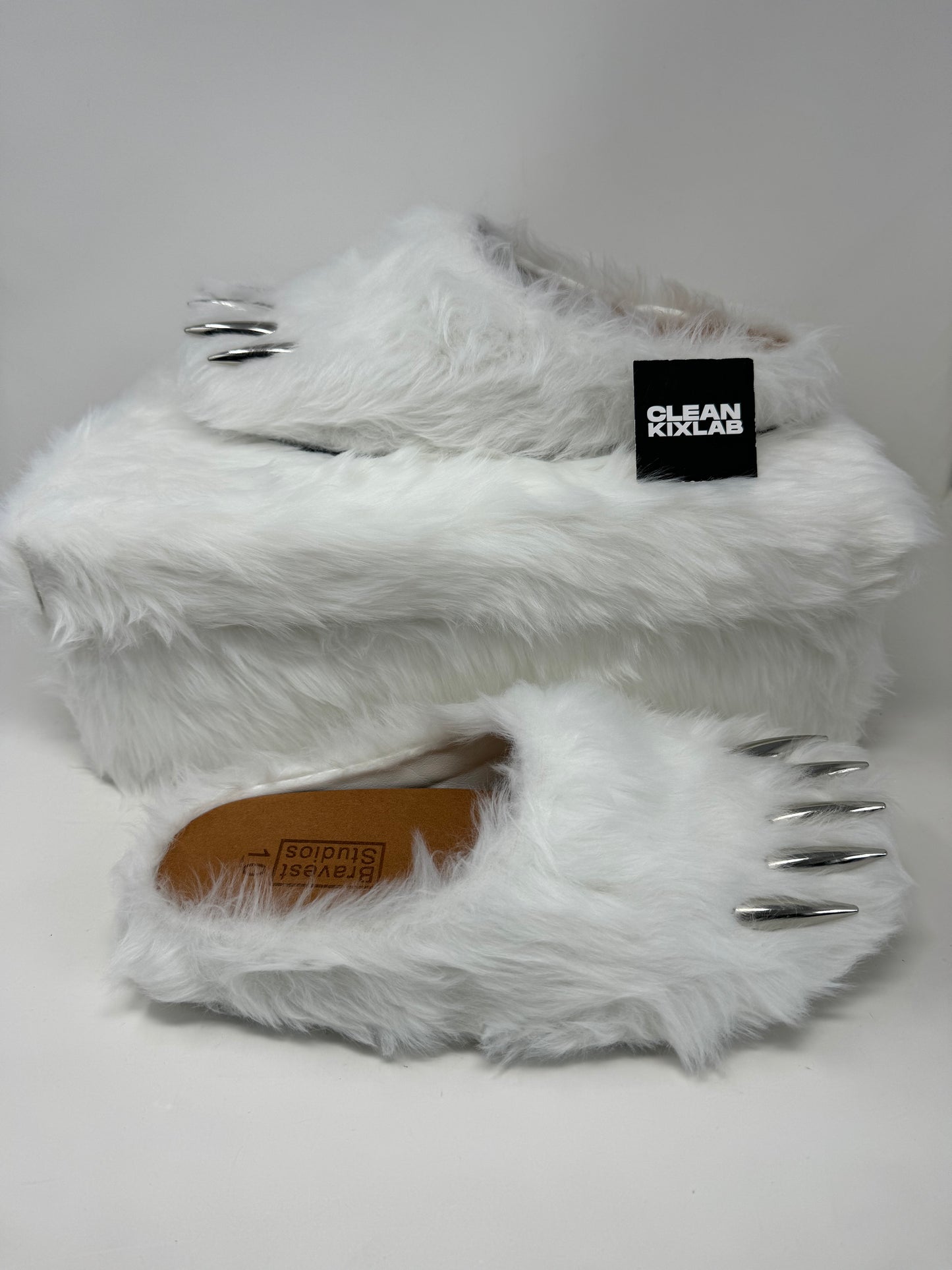 Bravest Studios Bear Claw Mule 'White'