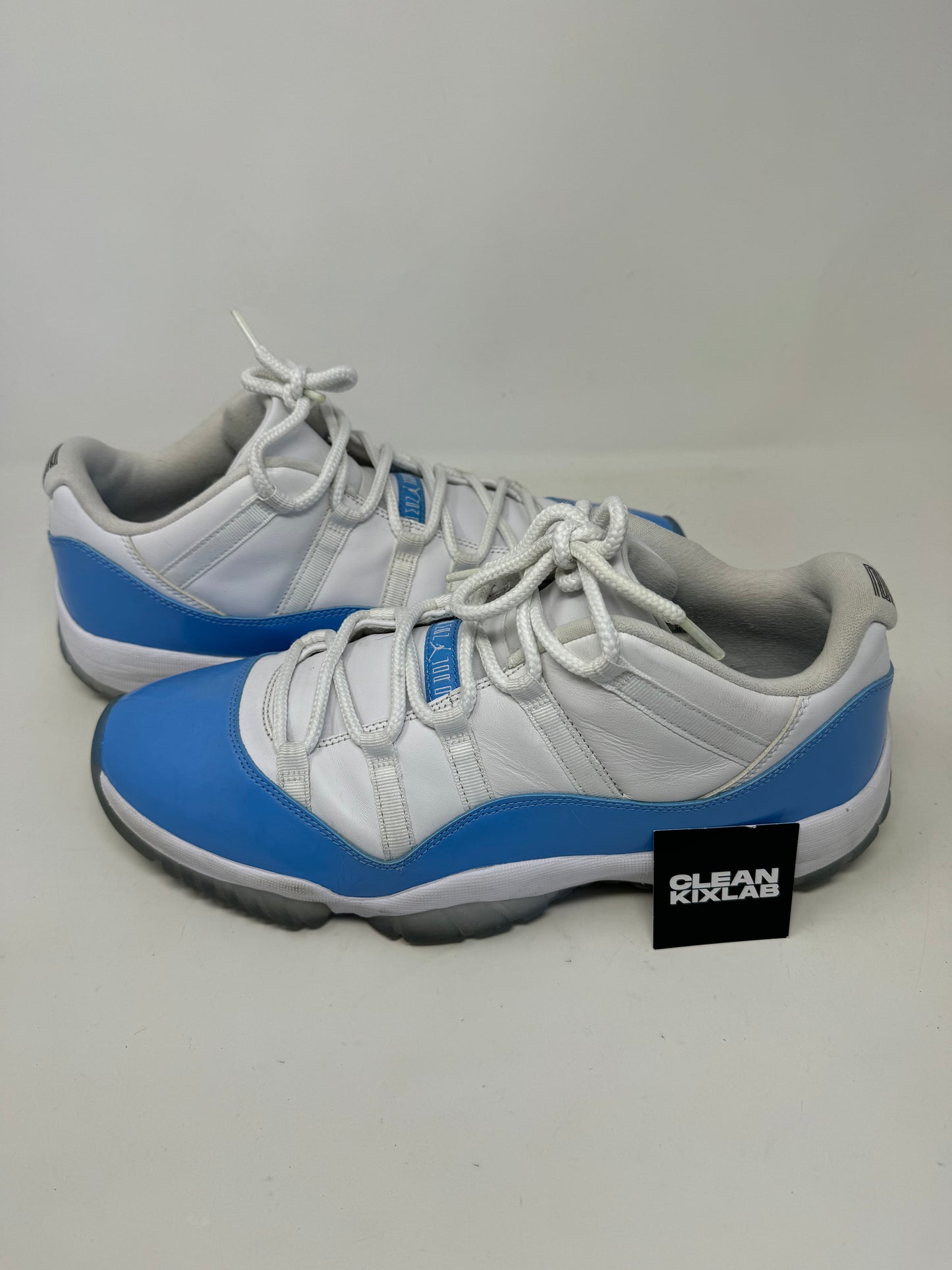 Nike Air Jordan 11 Low 'UNC' Used