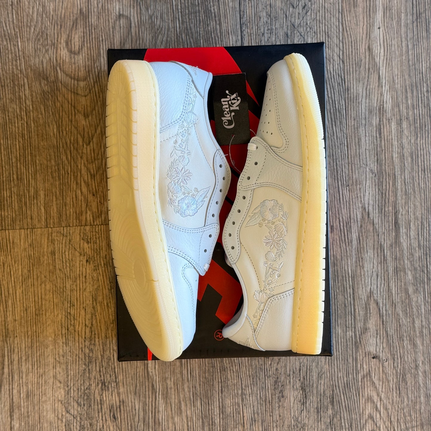 Jordan 1 Low Retro OG Rabbit Floral Swoosh