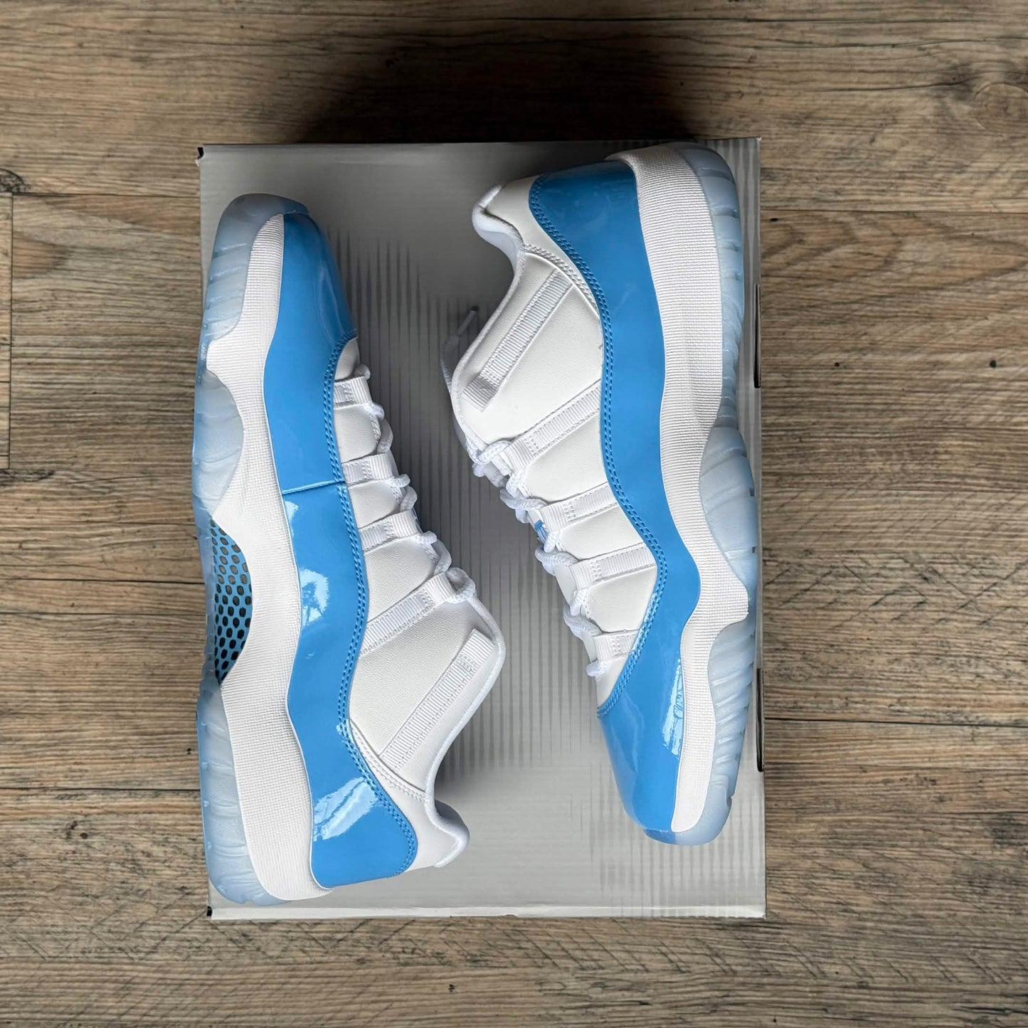 Jordan 11 Retro Low University Blue (2026)
