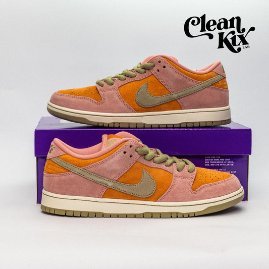 Nike SB Dunk Low "Red Stardust"