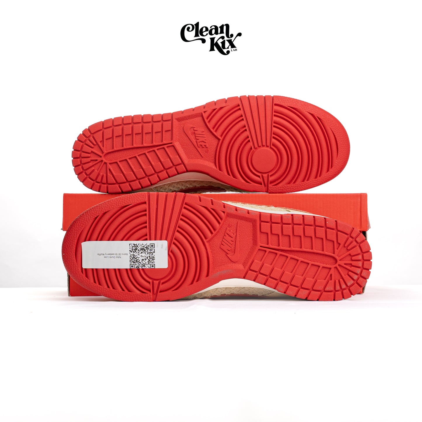 Nike Dunk "Strawberry Waffle"