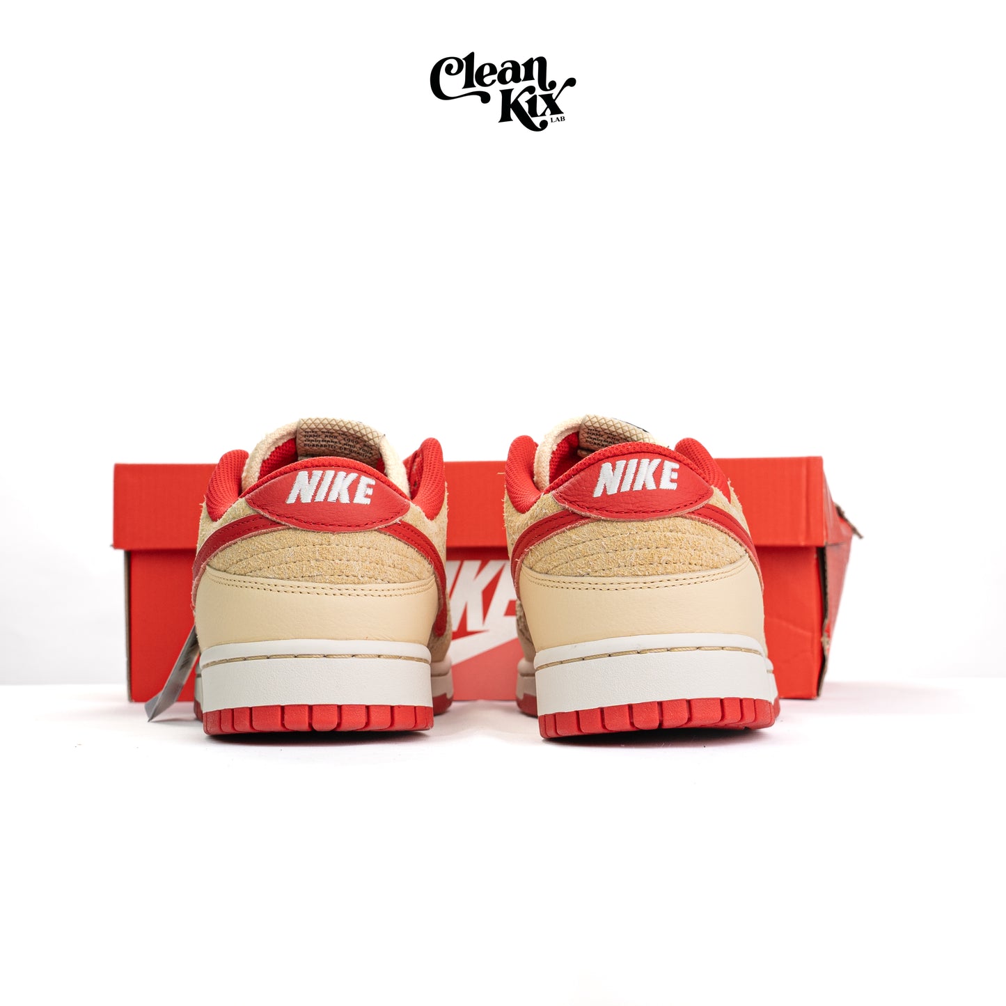 Nike Dunk "Strawberry Waffle"
