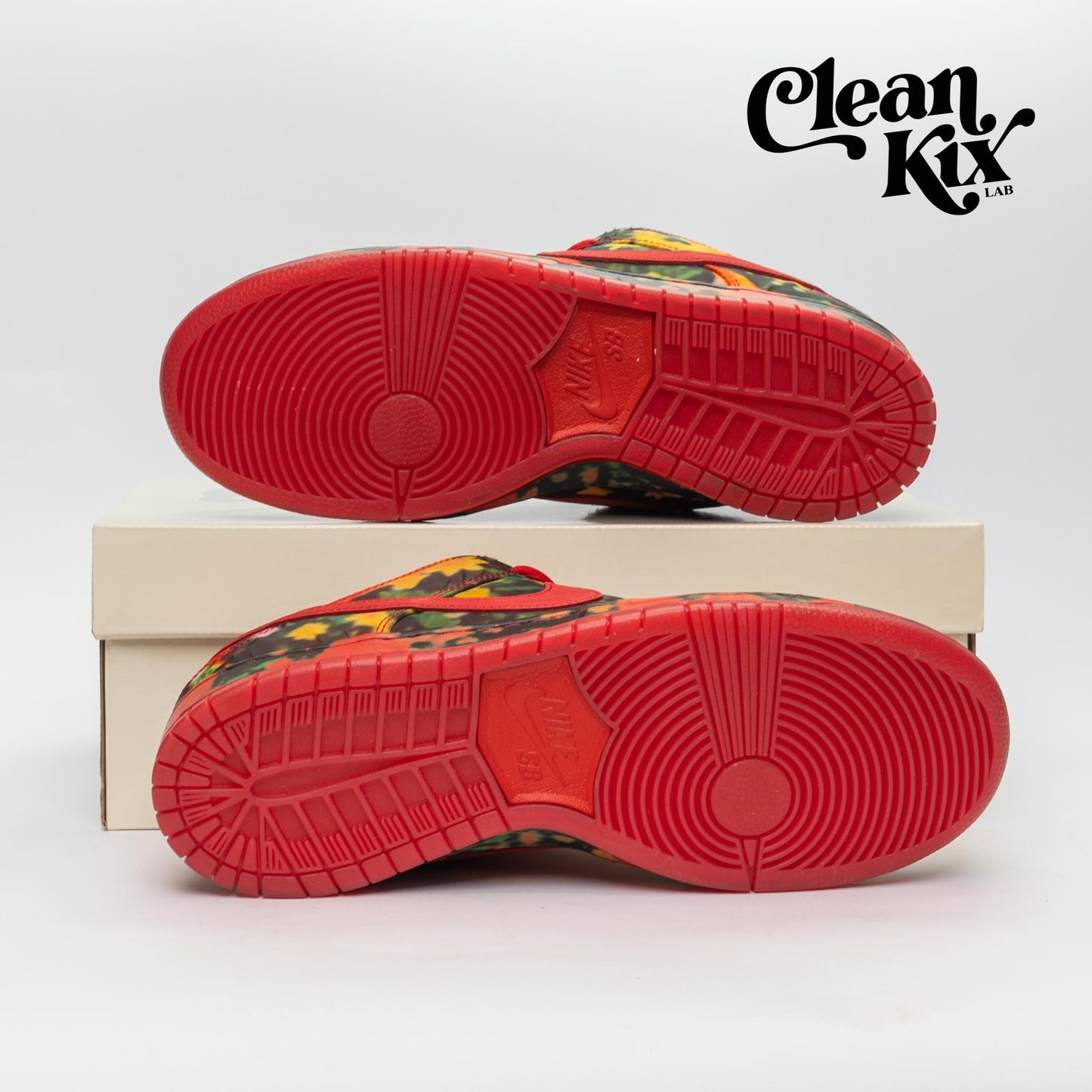 Nike SB Dunk Low The Wizard of Oz Poppy Field